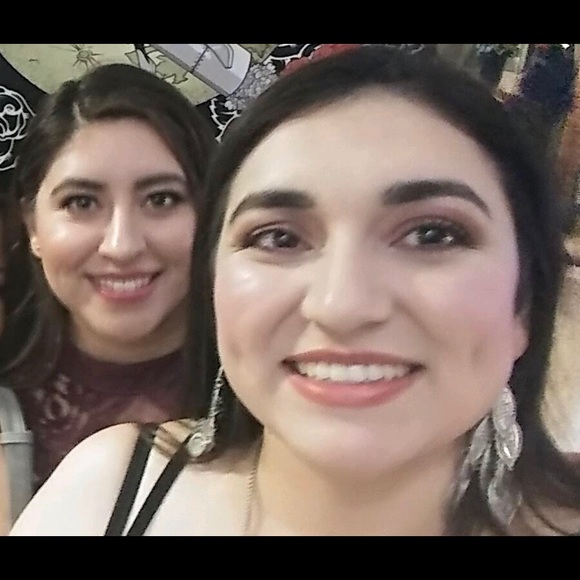 Meet your Posher, Selene & Andre - Picture 2 of 2